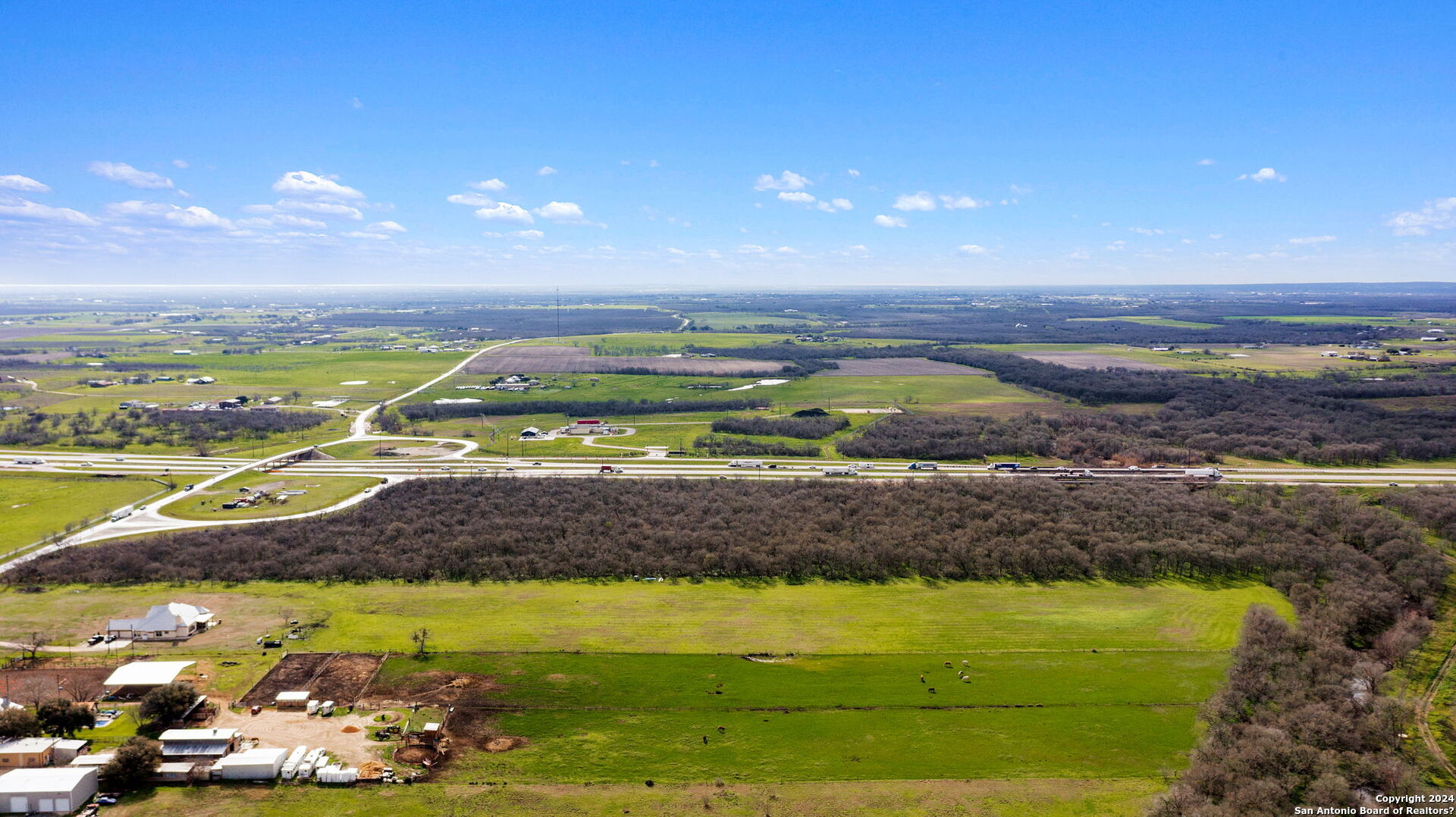 27 +/- Ac I-10 Marion TX 78124