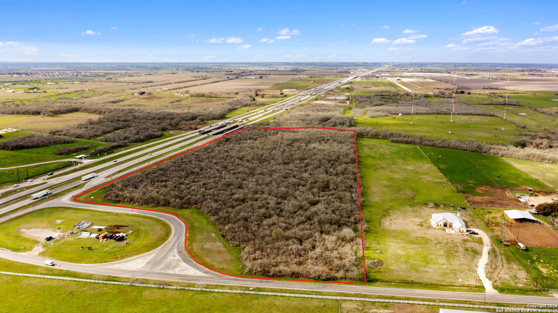 27 +/- Ac I-10 Marion TX 78124