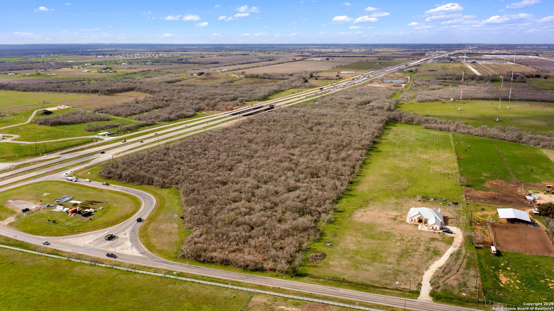 27 +/- Ac I-10 Marion TX 78124