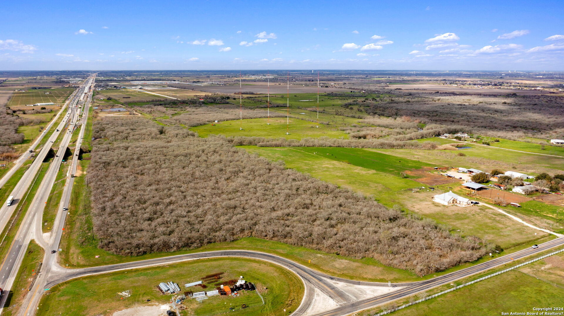 27 +/- Ac I-10 Marion TX 78124