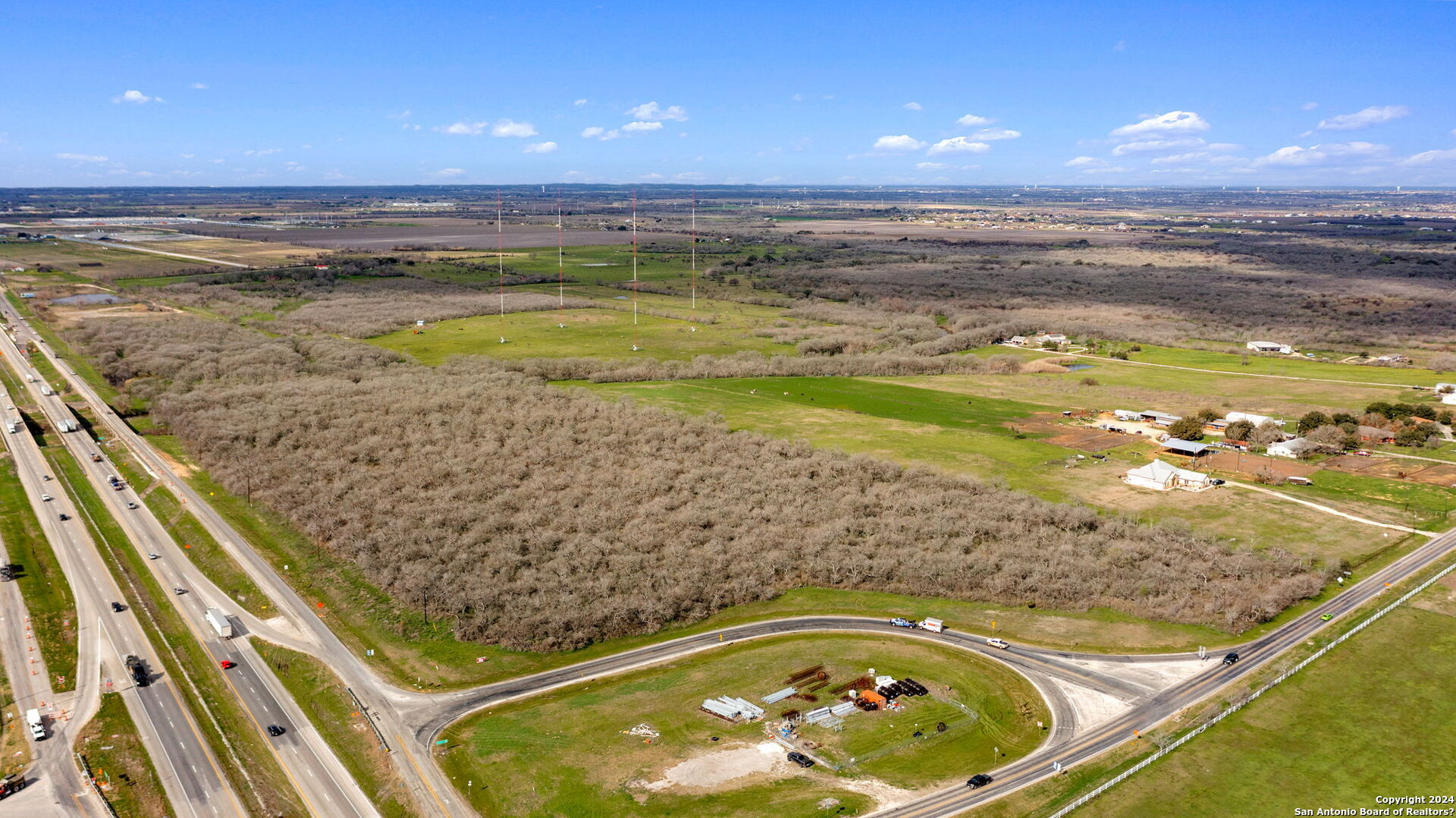27 +/- Ac I-10 Marion TX 78124
