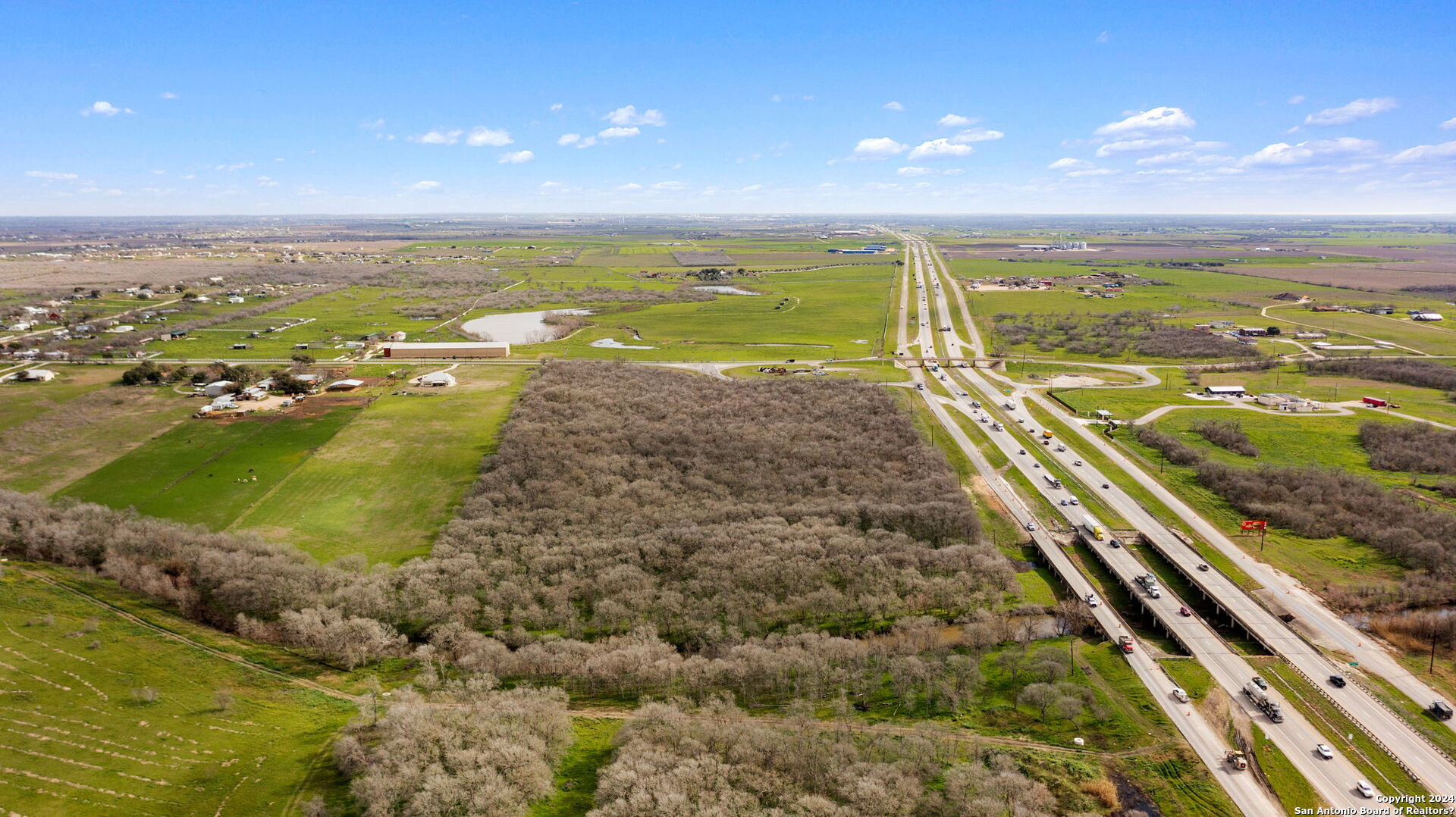 27 +/- Ac I-10 Marion TX 78124