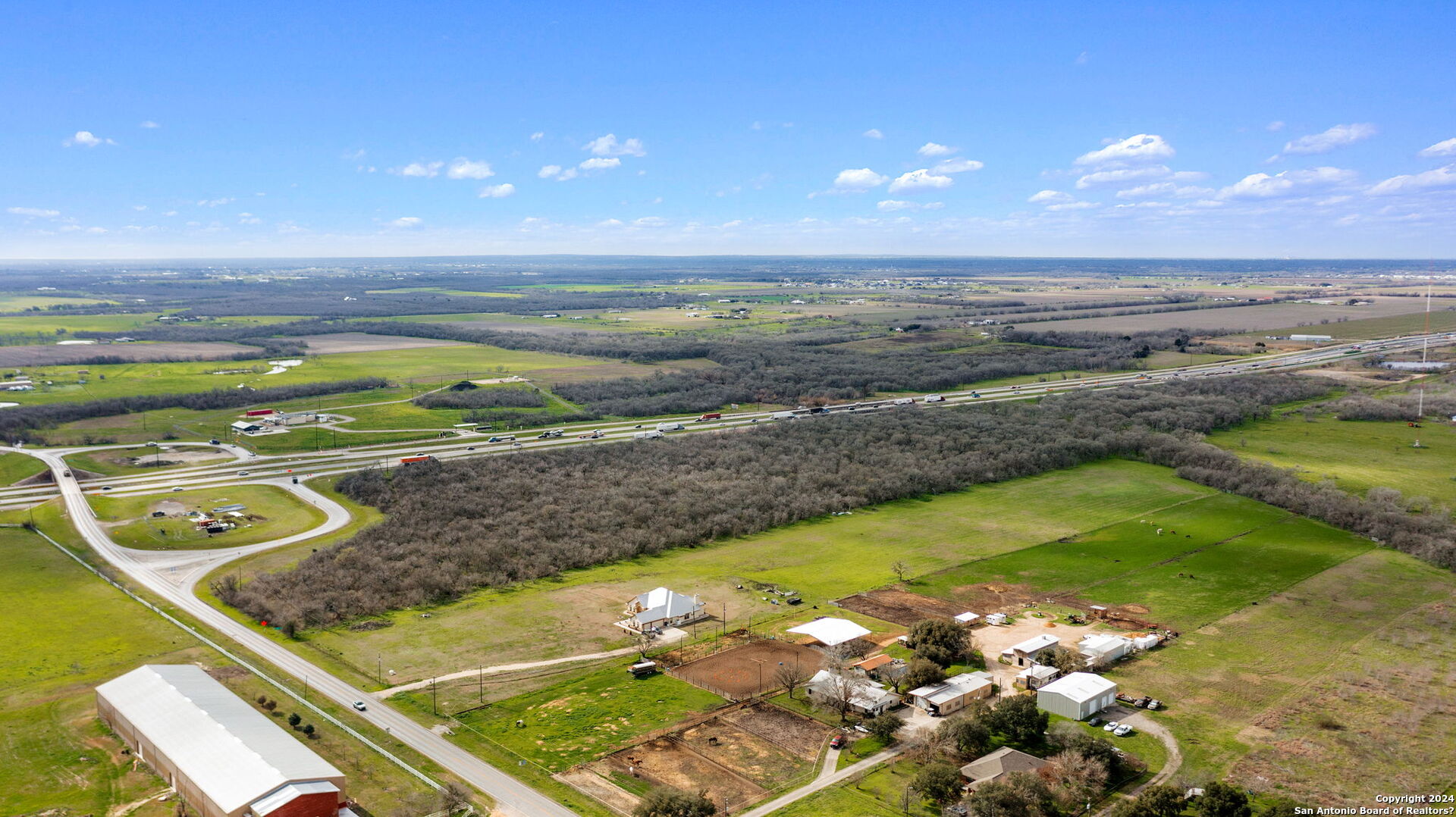 27 +/- Ac I-10 Marion TX 78124