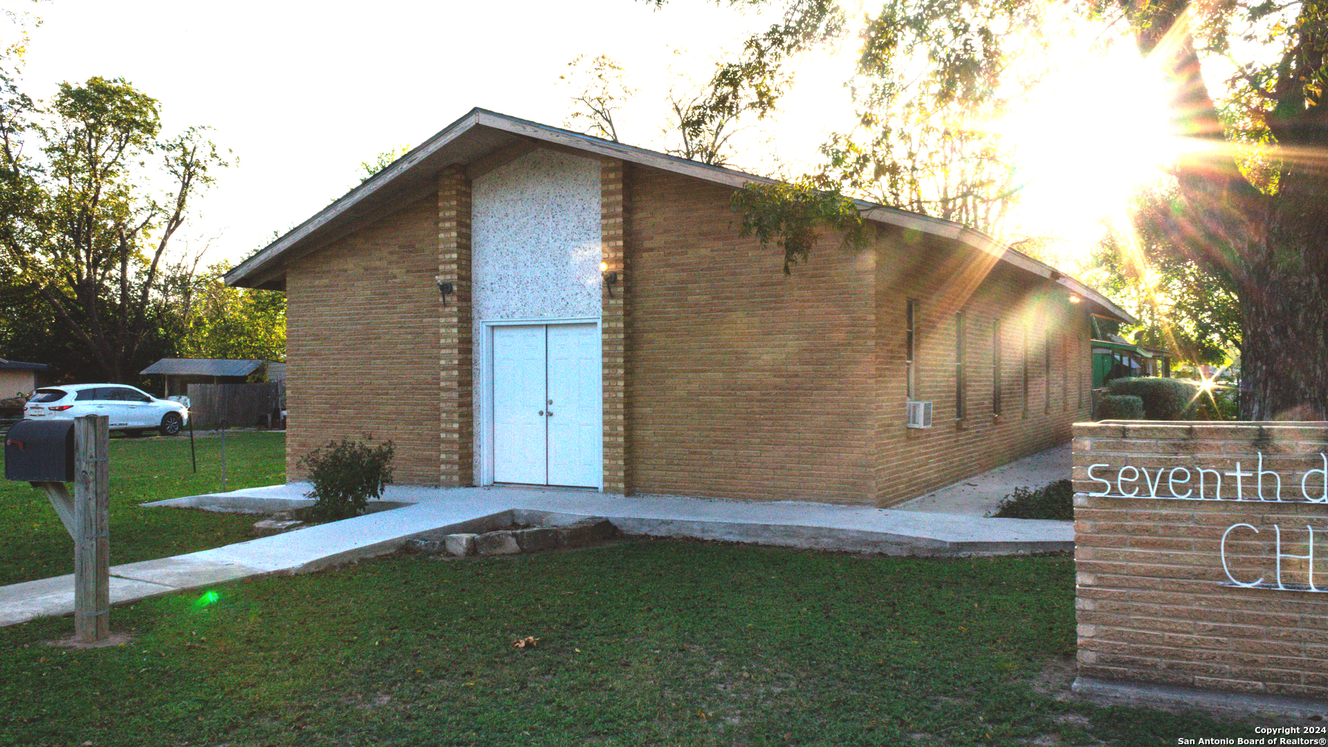 627 N High Uvalde TX 78801