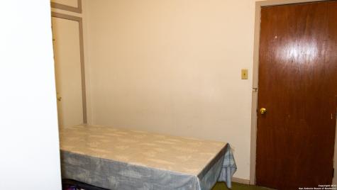 627 N High Uvalde TX 78801
