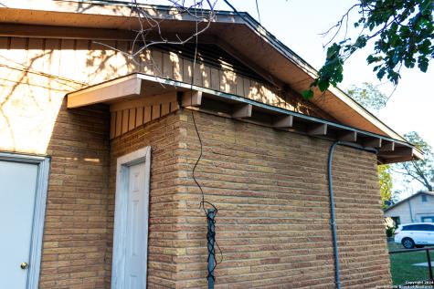 627 N High Uvalde TX 78801