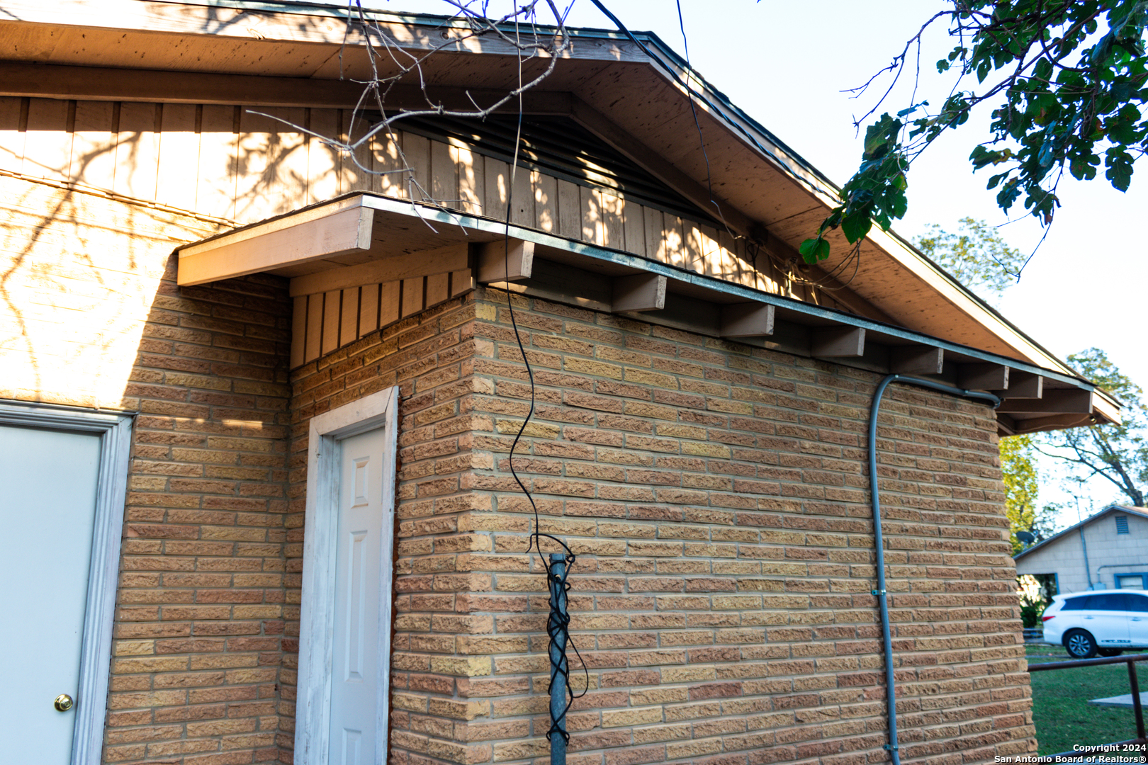 627 N High Uvalde TX 78801