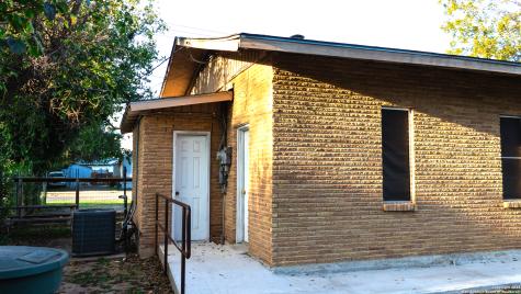 627 N High Uvalde TX 78801