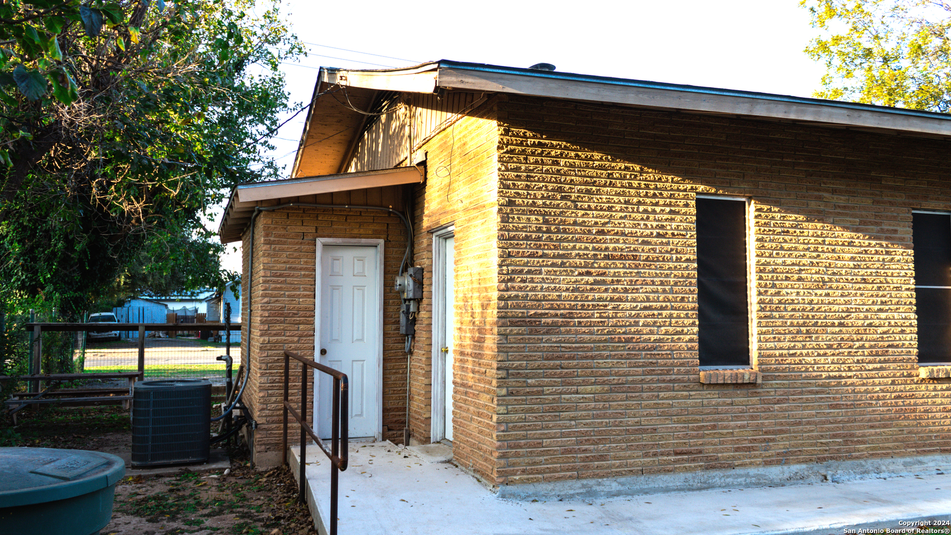 627 N High Uvalde TX 78801