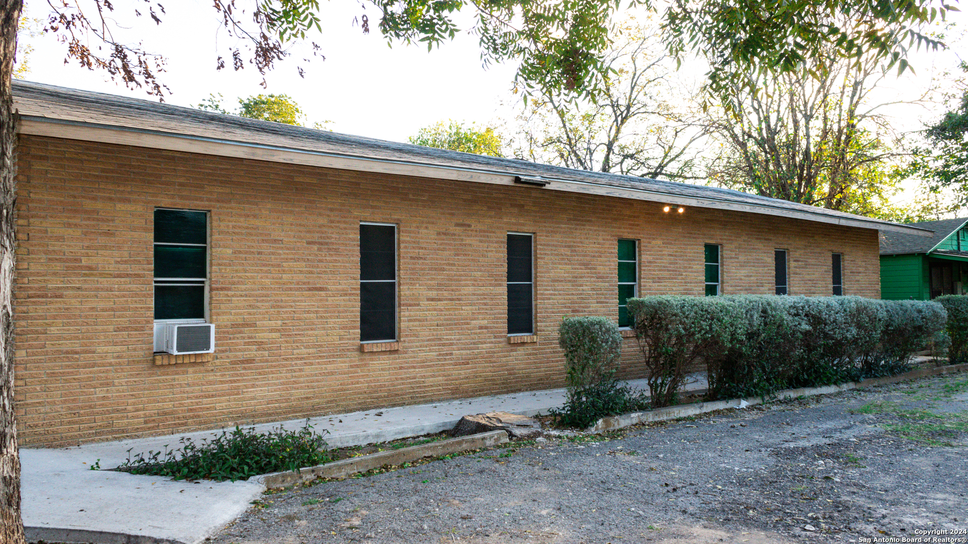 627 N High Uvalde TX 78801