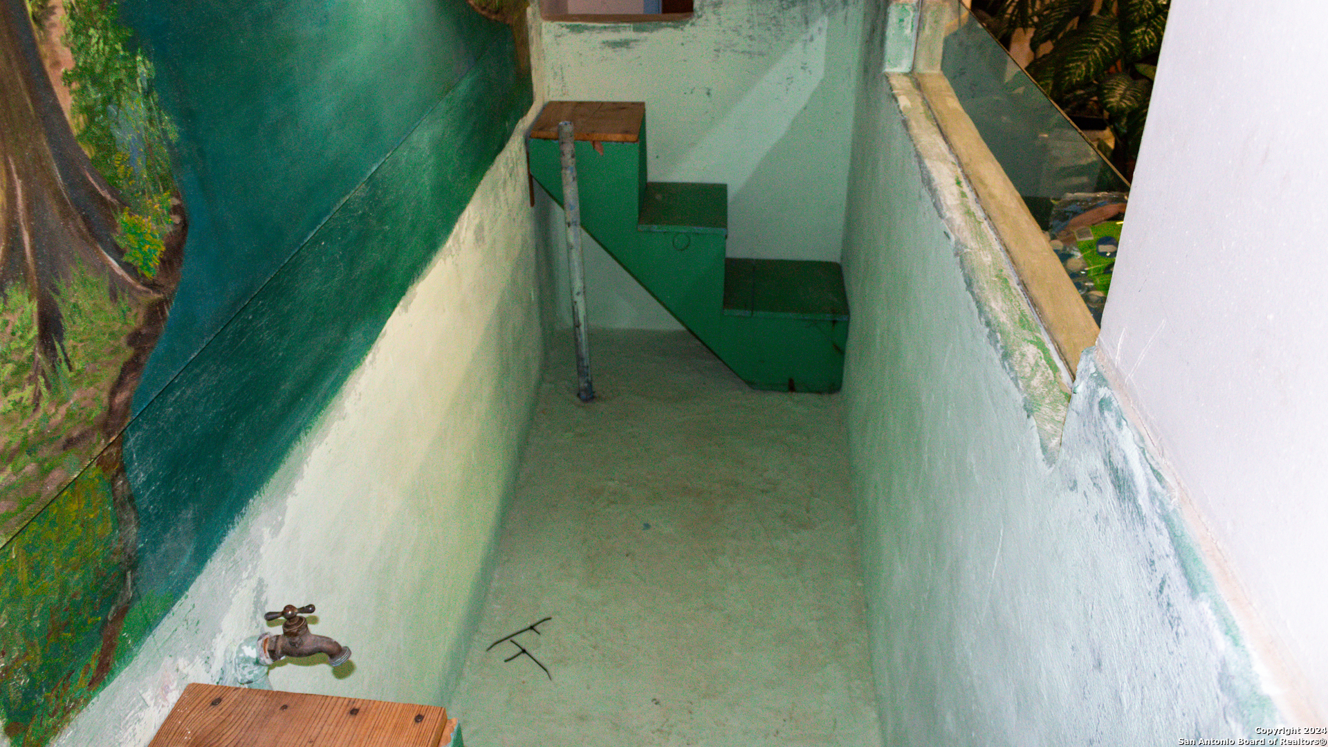 627 N High Uvalde TX 78801