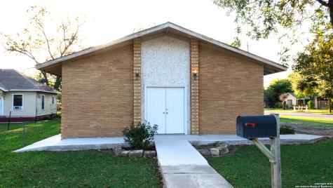 627 N High Uvalde TX 78801