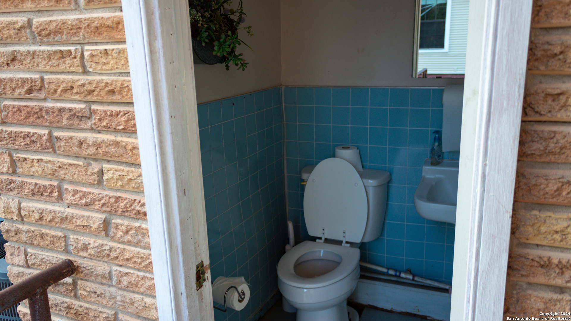 627 N High Uvalde TX 78801