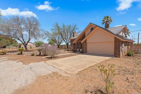 865 Interstate 35 #1 Pearsall TX 78061