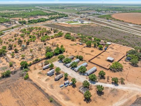 865 Interstate 35 #1 Pearsall TX 78061
