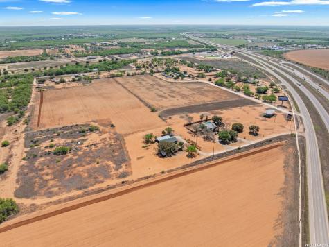 865 Interstate 35 #1 Pearsall TX 78061