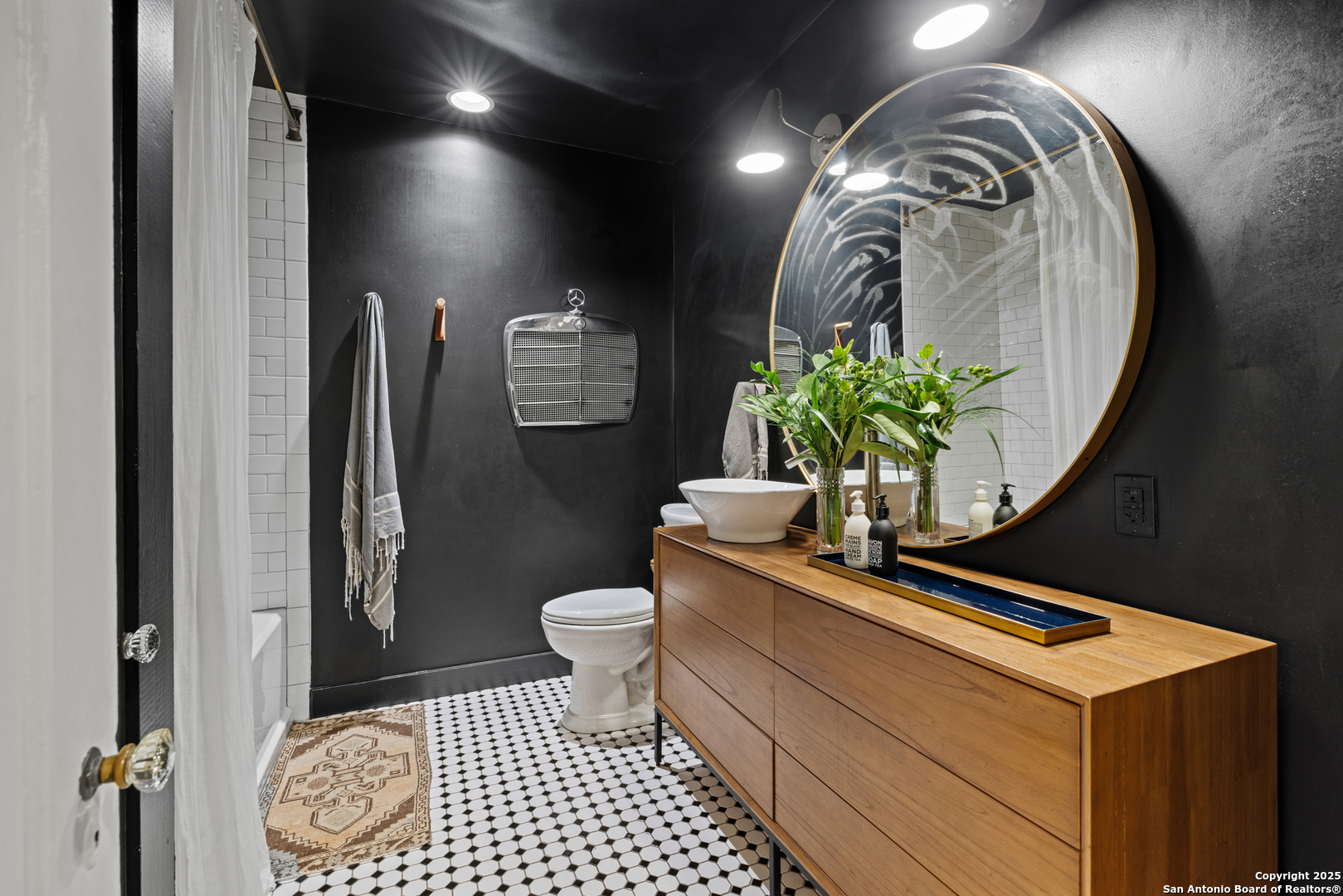 103 N. Cherry Fredericksburg TX 78624