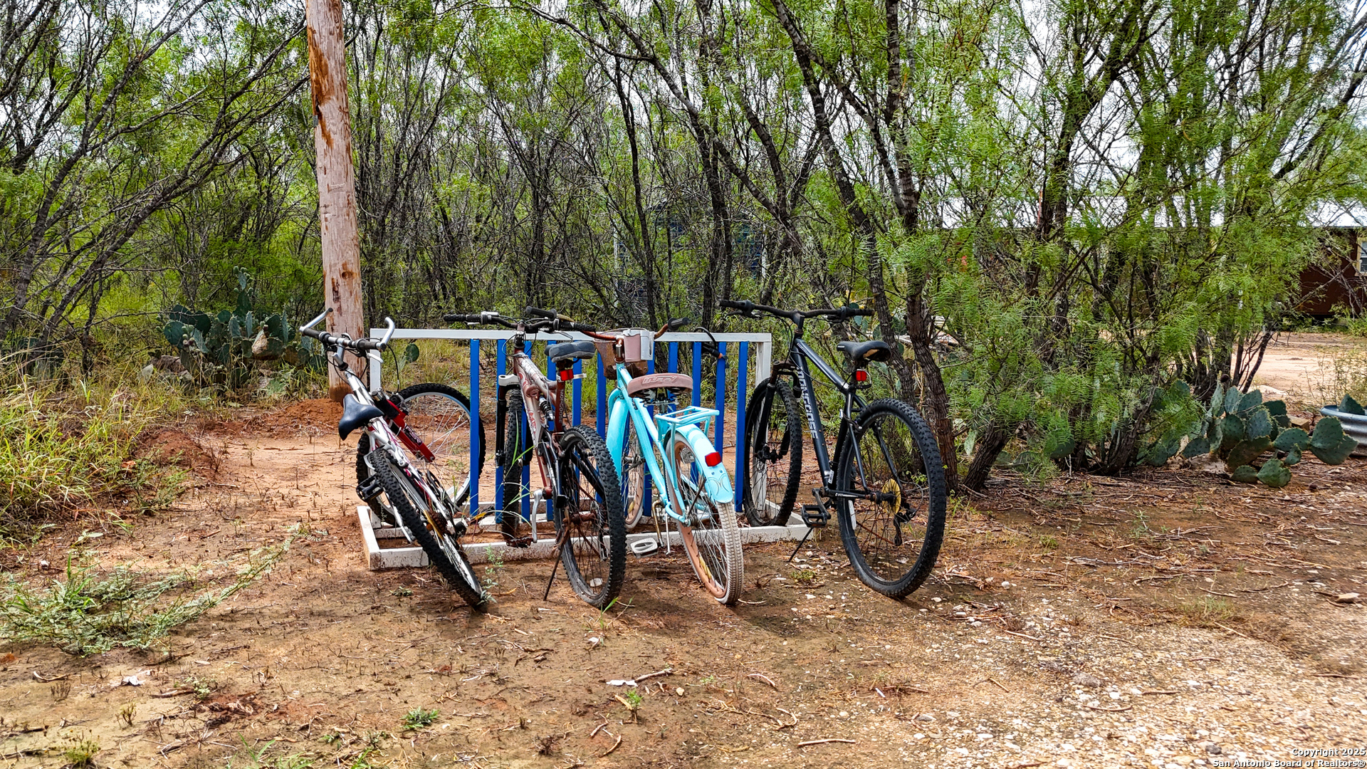 15725 Interstate 35 Moore TX 78057