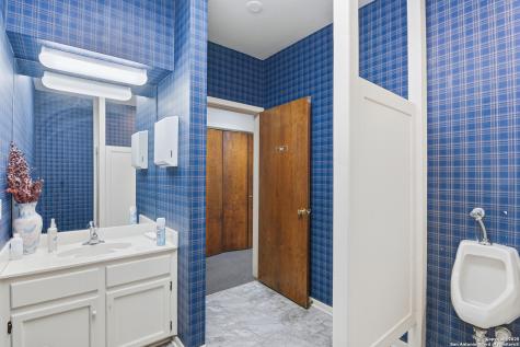 113 W Gonzales Seguin TX 78155
