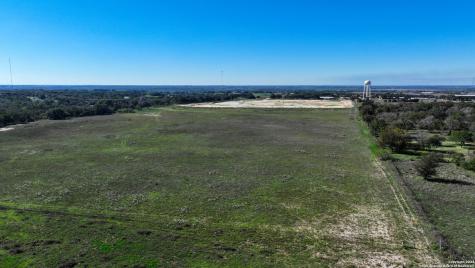 6506 Us Highway 181 N Floresville TX 78114