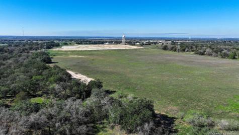 6506 Us Highway 181 N Floresville TX 78114
