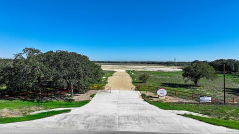 6506 Us Highway 181 N Floresville TX 78114