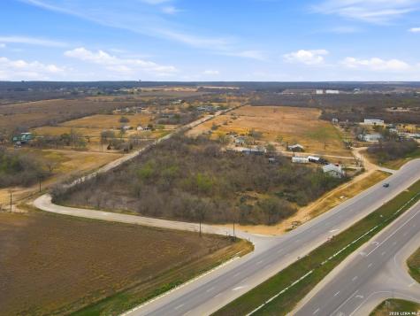 4988 S Loop 1604 E Elmendorf TX 78112