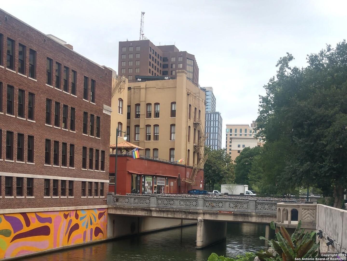 425 -427 S Street Marys San Antonio TX 78205