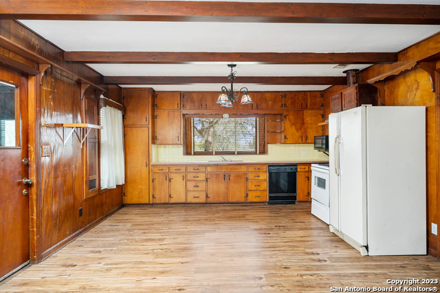 932 Toepperwein Road Converse TX 78109