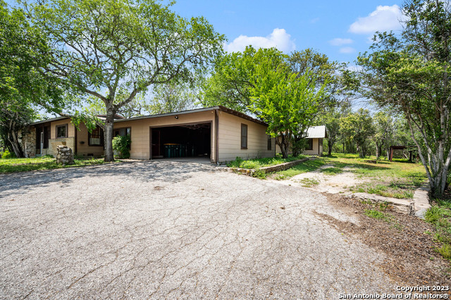 932 Toepperwein Road Converse TX 78109