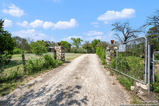 932 Toepperwein Road Converse TX 78109