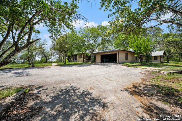 932 Toepperwein Road Converse TX 78109