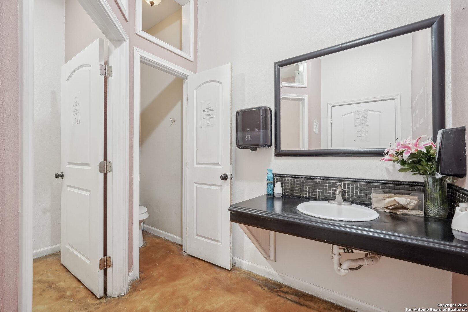 7600 Eckhert Leon Valley TX 78240