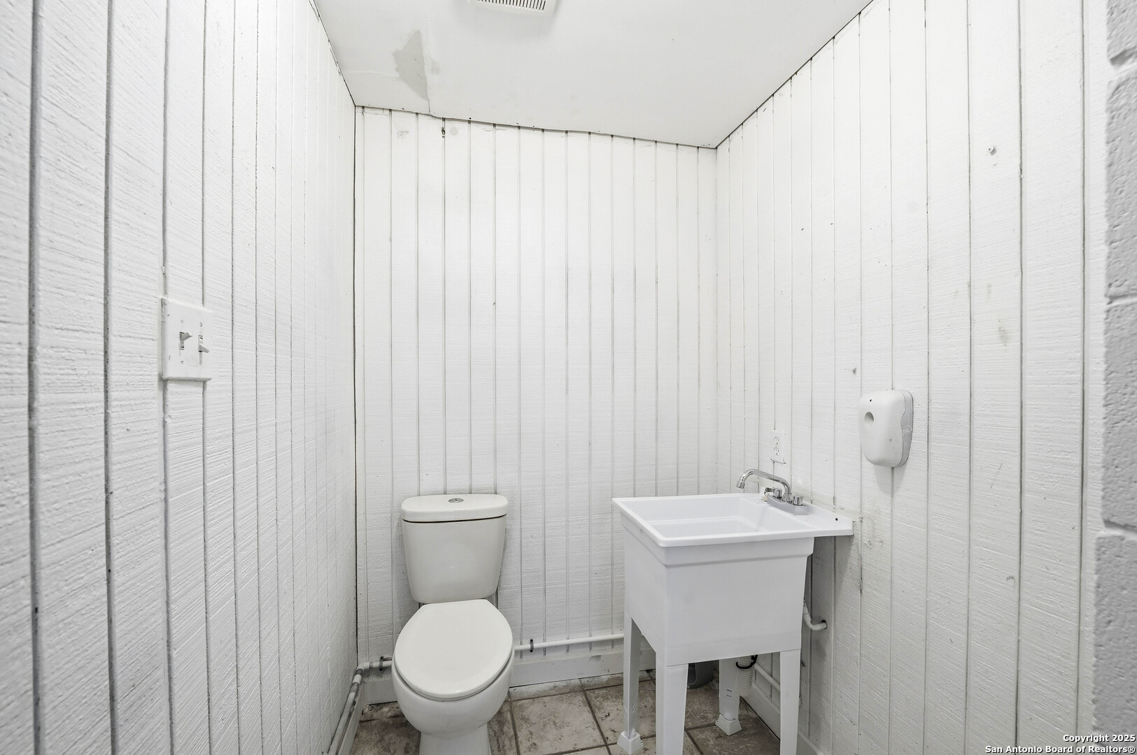 2718 S Flores San Antonio TX 78204