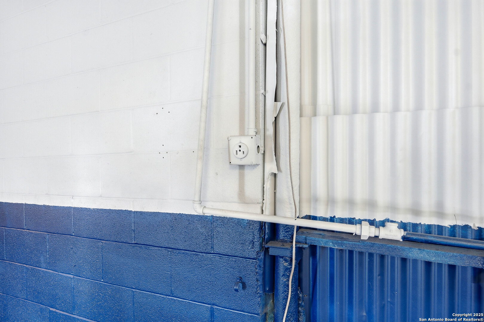 2718 S Flores San Antonio TX 78204