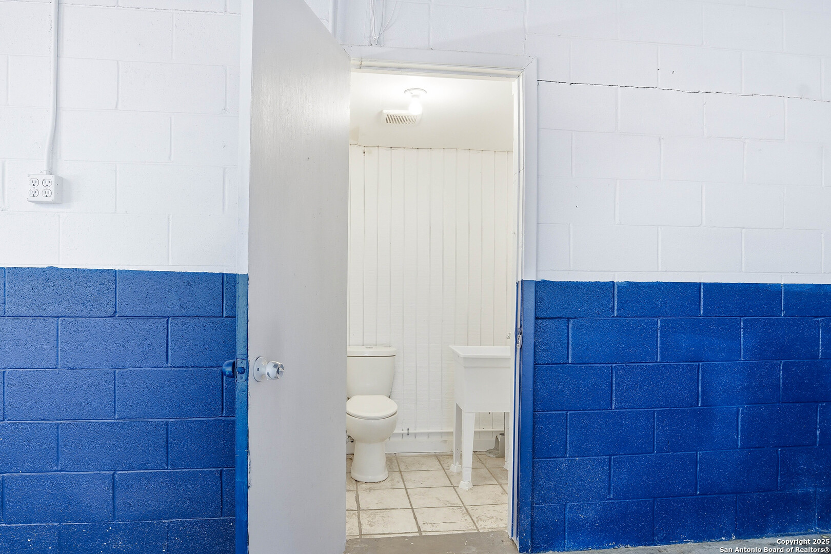 2718 S Flores San Antonio TX 78204