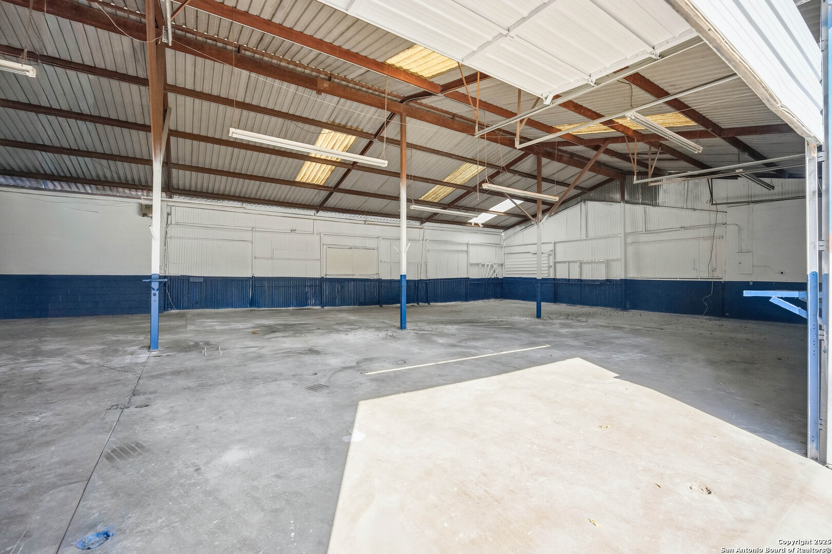 2718 S Flores San Antonio TX 78204