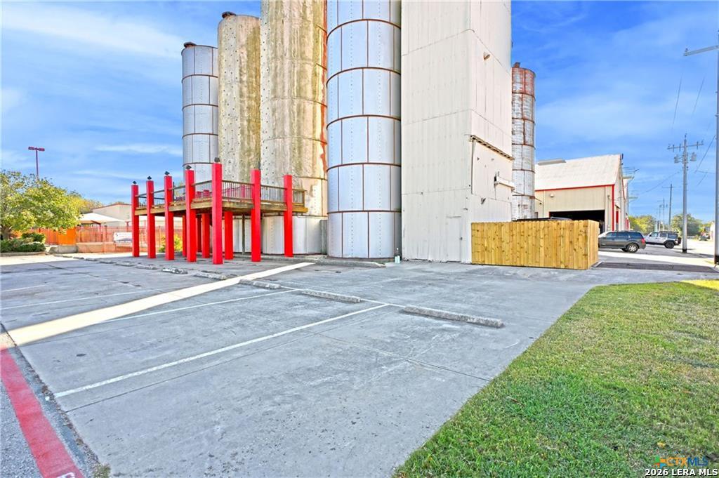 1127 Bowie Seguin TX 78155
