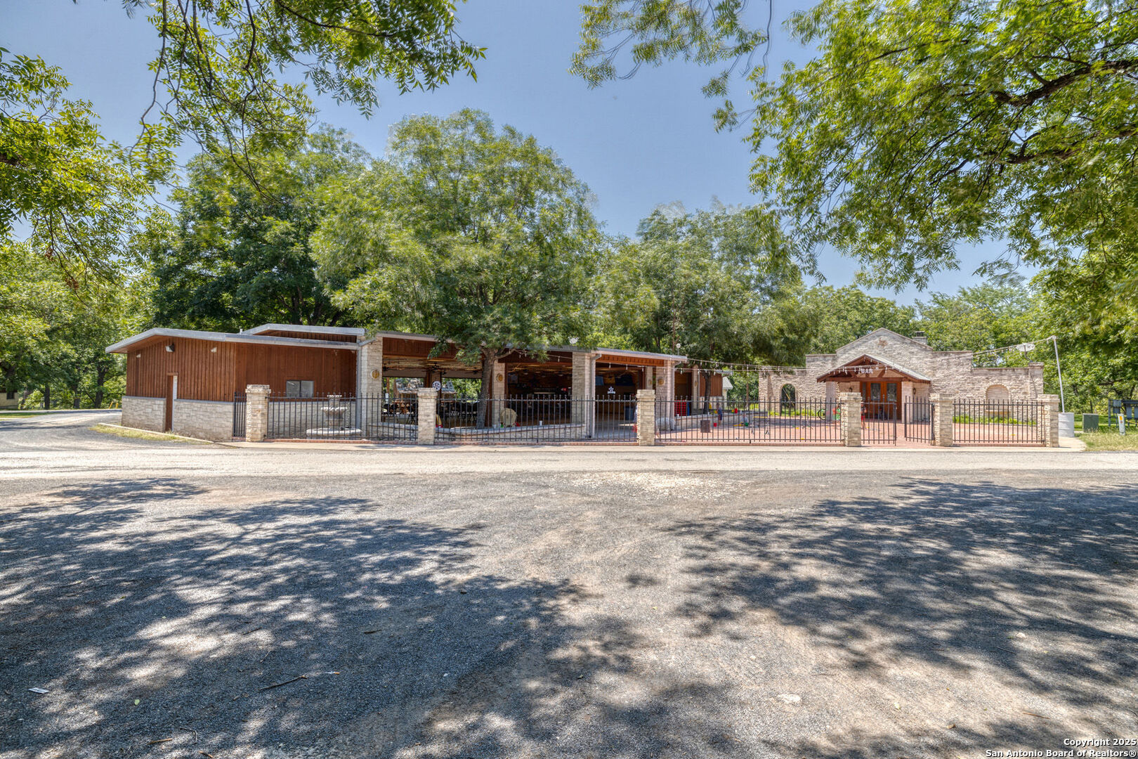 98 Red Wright Road Leakey TX 78873