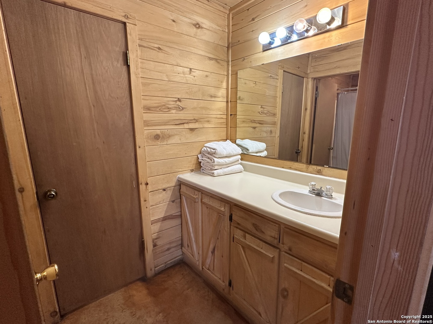 98 Red Wright Road Leakey TX 78873