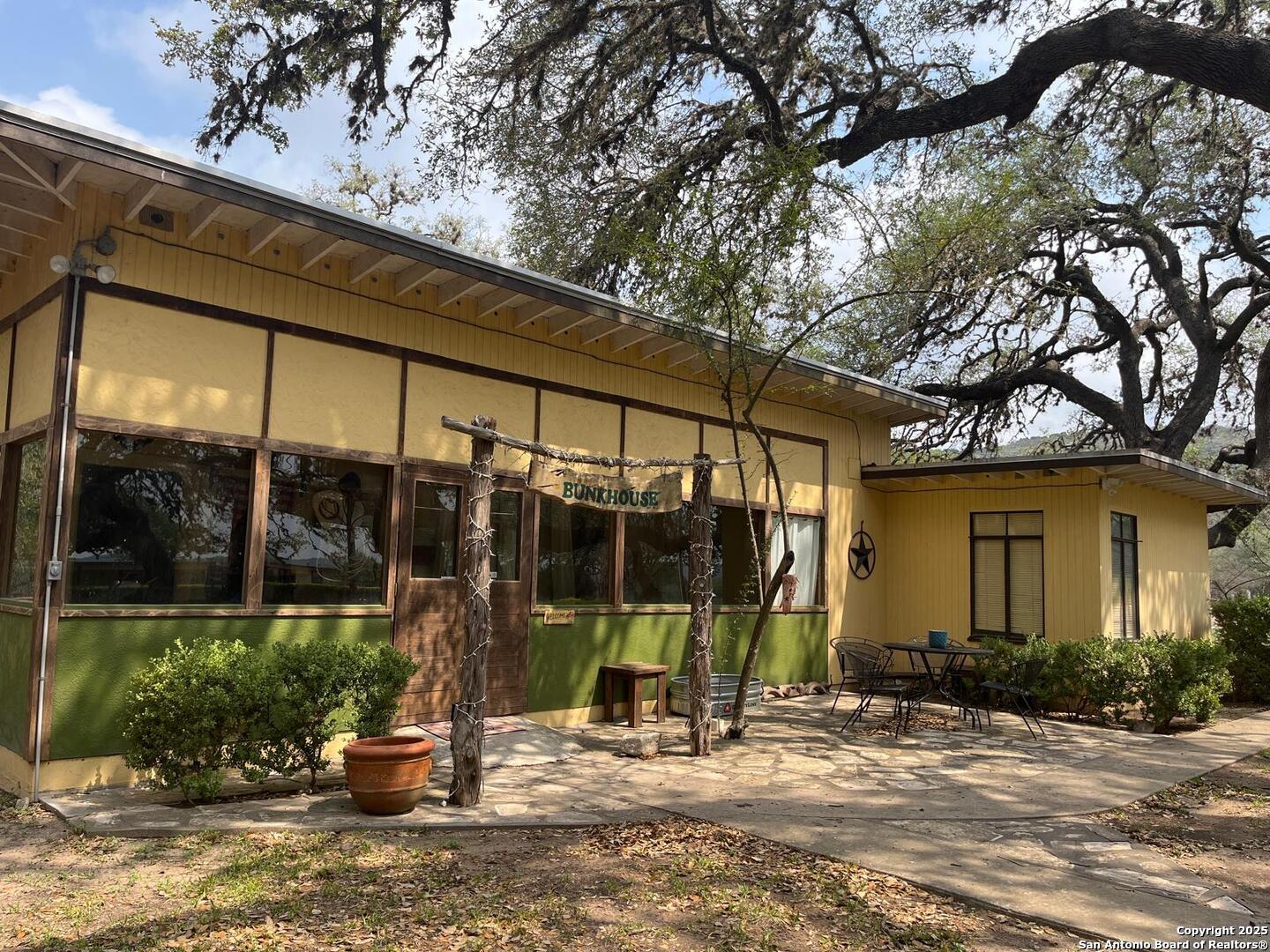 19967 Tx- 127 Sabinal TX 78881