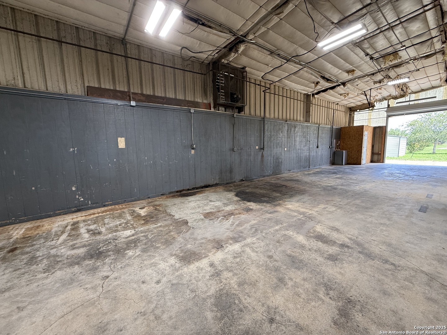 105 S Center Street Marion TX 78124