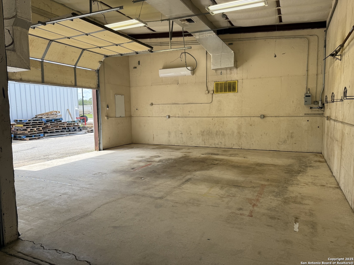 105 S Center Street Marion TX 78124