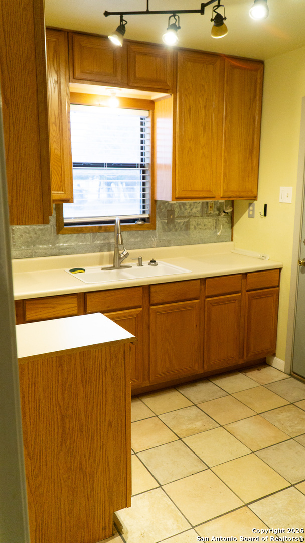 730 N Main Utopia TX 78884