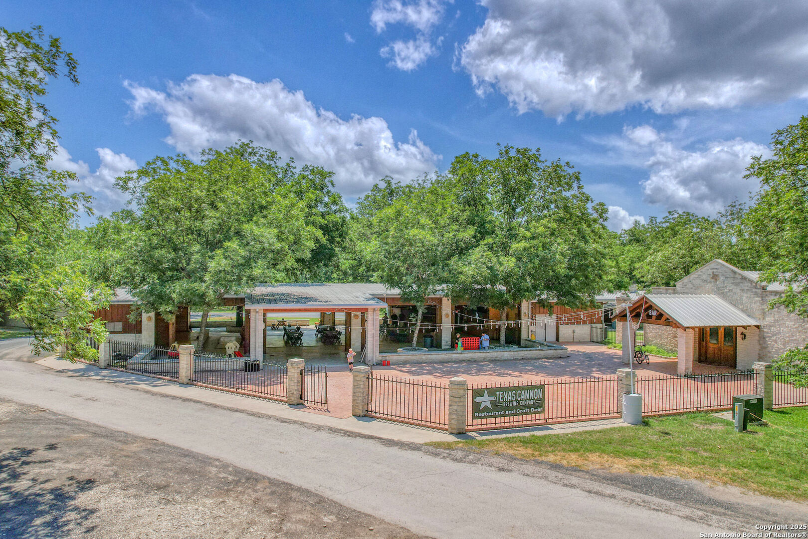 90 Johnny Seibert Lane Leakey TX 78873