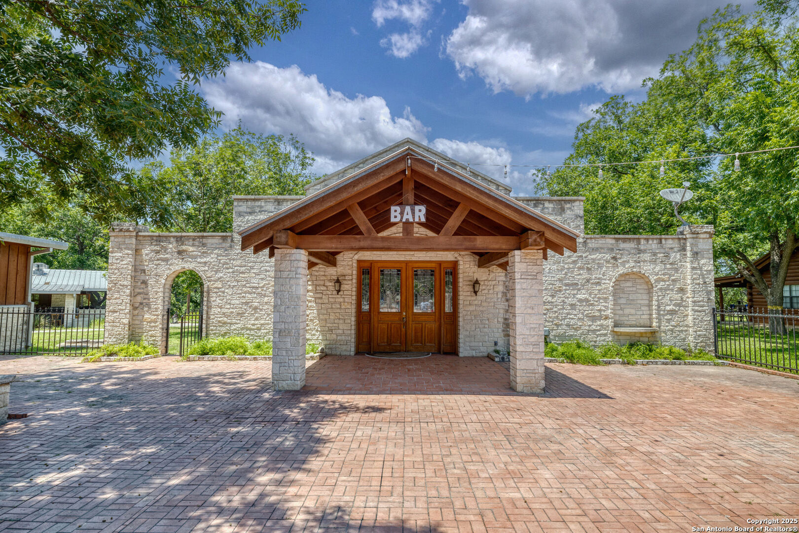 90 Johnny Seibert Lane Leakey TX 78873