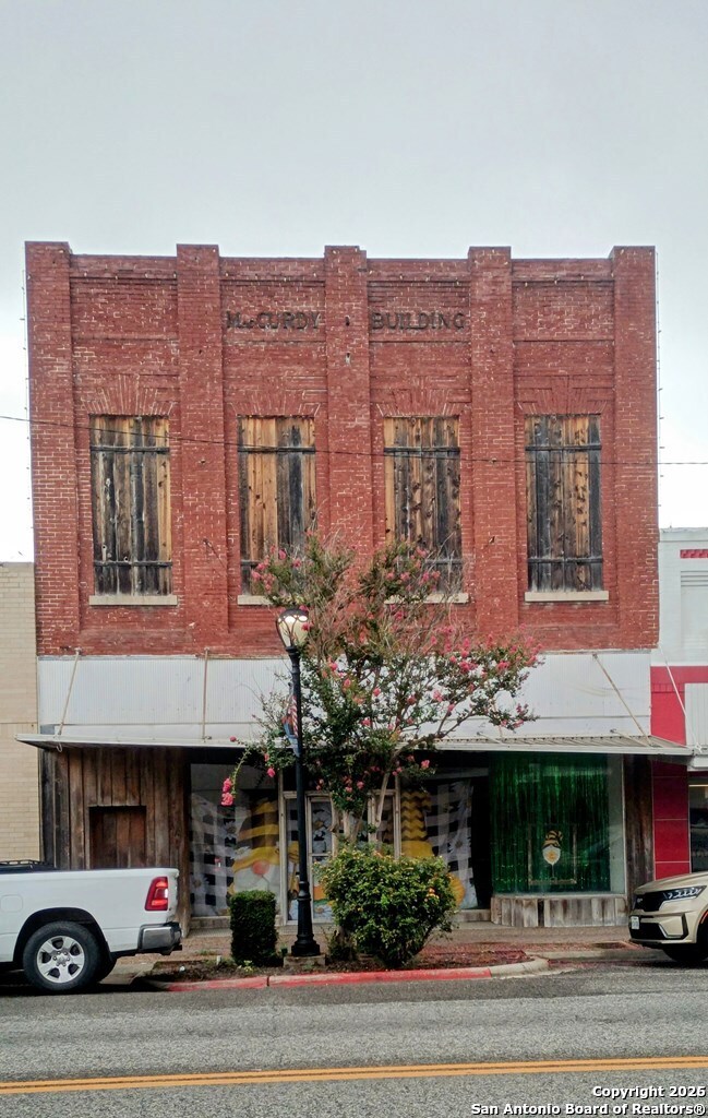 212 N Washington Beeville TX 78102