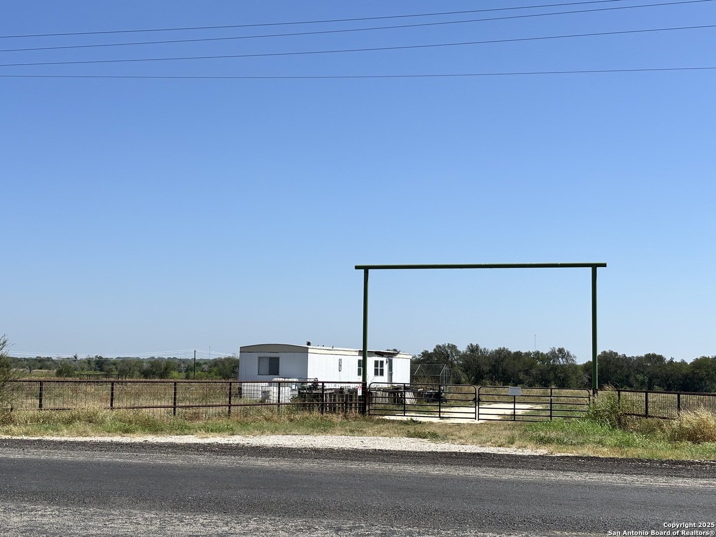 1205 Highway 173 Devine TX 78016