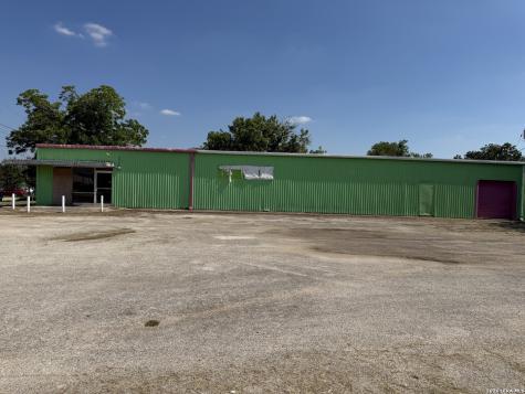 201 W 2nd Avenue Nixon TX 78140