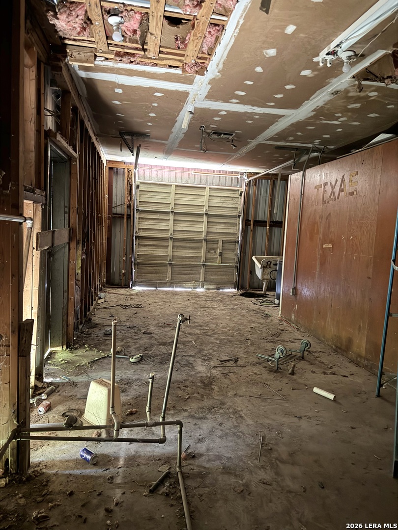 201 W 2nd Avenue Nixon TX 78140